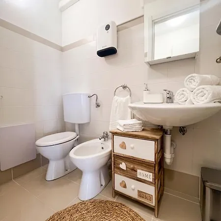 Le Noir Apartment